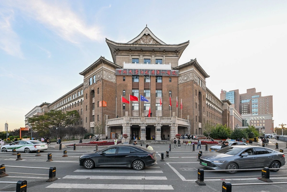 The First Hospital of Jilin University - Photo 1