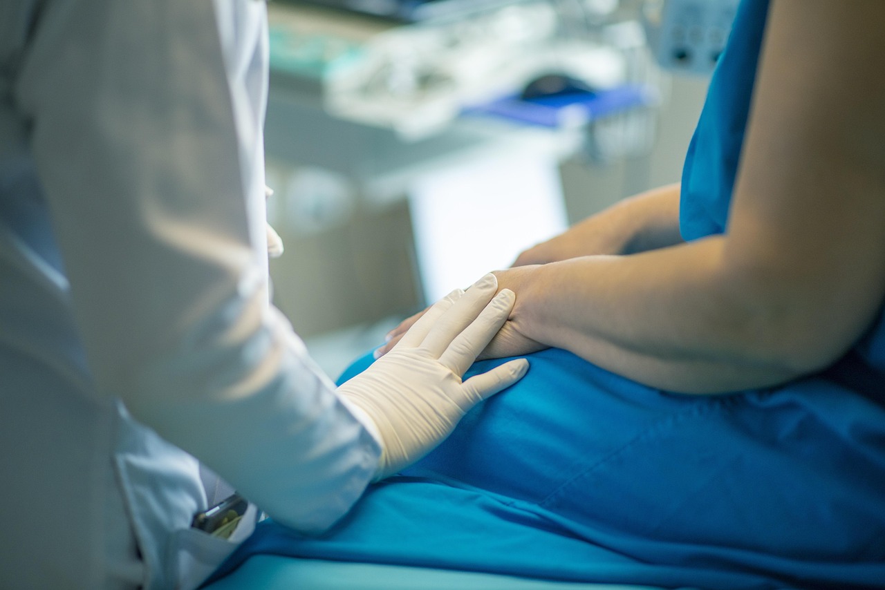 治療を受ける臨床試験参加者