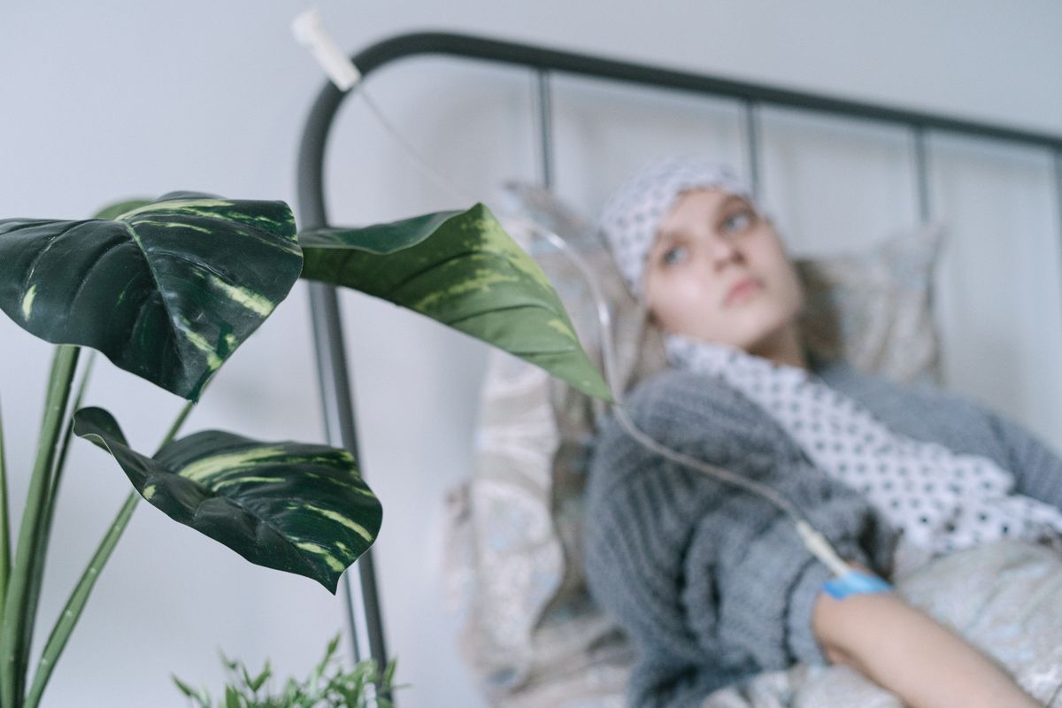 병원에서 treatment receiving cancer patient