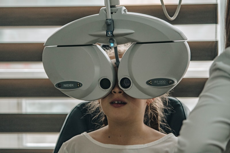 혁신적 안저 스캔으로 신장 질환 감지 — 생검 불필요 | 중산대학 Nature Communications 돌파구